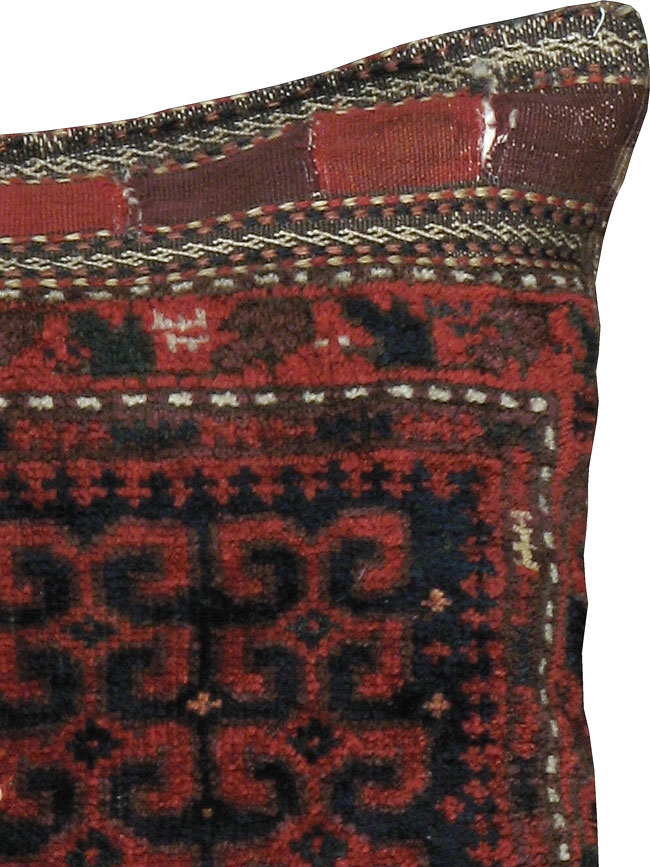 Antique Persian Bag Face Pillow, No.24317 - Galerie Shabab