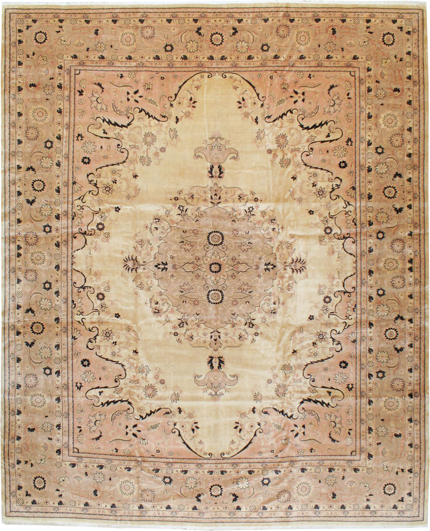 Antique Turkish Sivas Carpet, No.24322 - Galerie Shabab