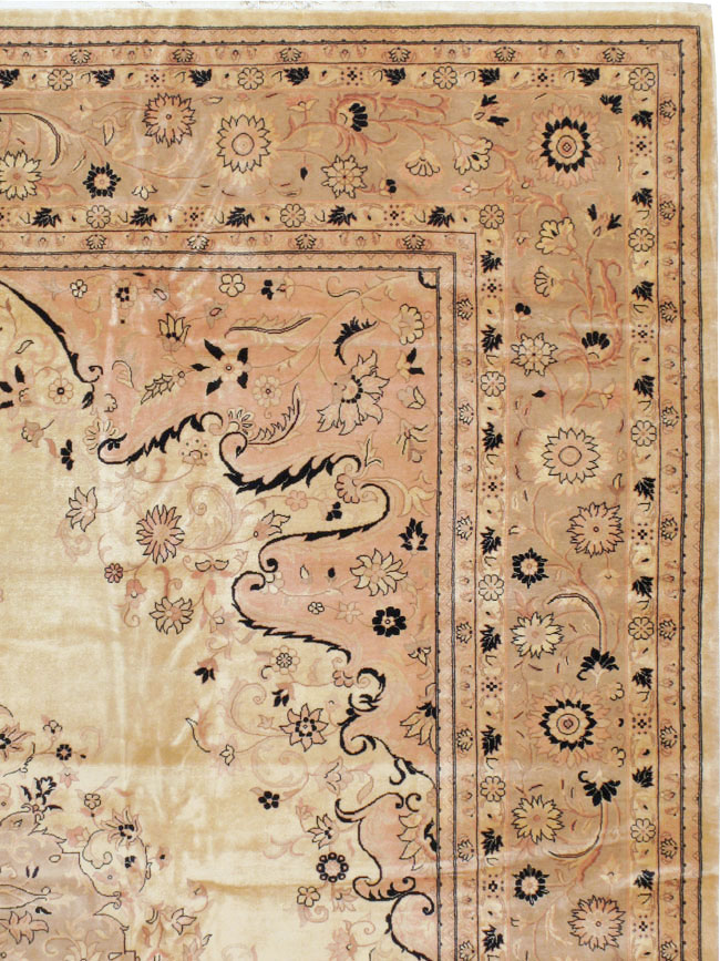 Antique Turkish Sivas Carpet, No.24322 - Galerie Shabab