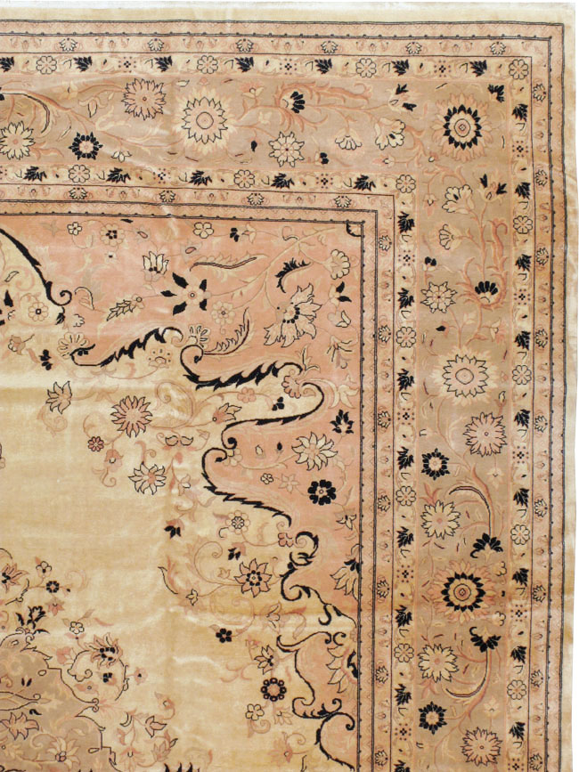 Antique Turkish Sivas Carpet, No.24322 - Galerie Shabab
