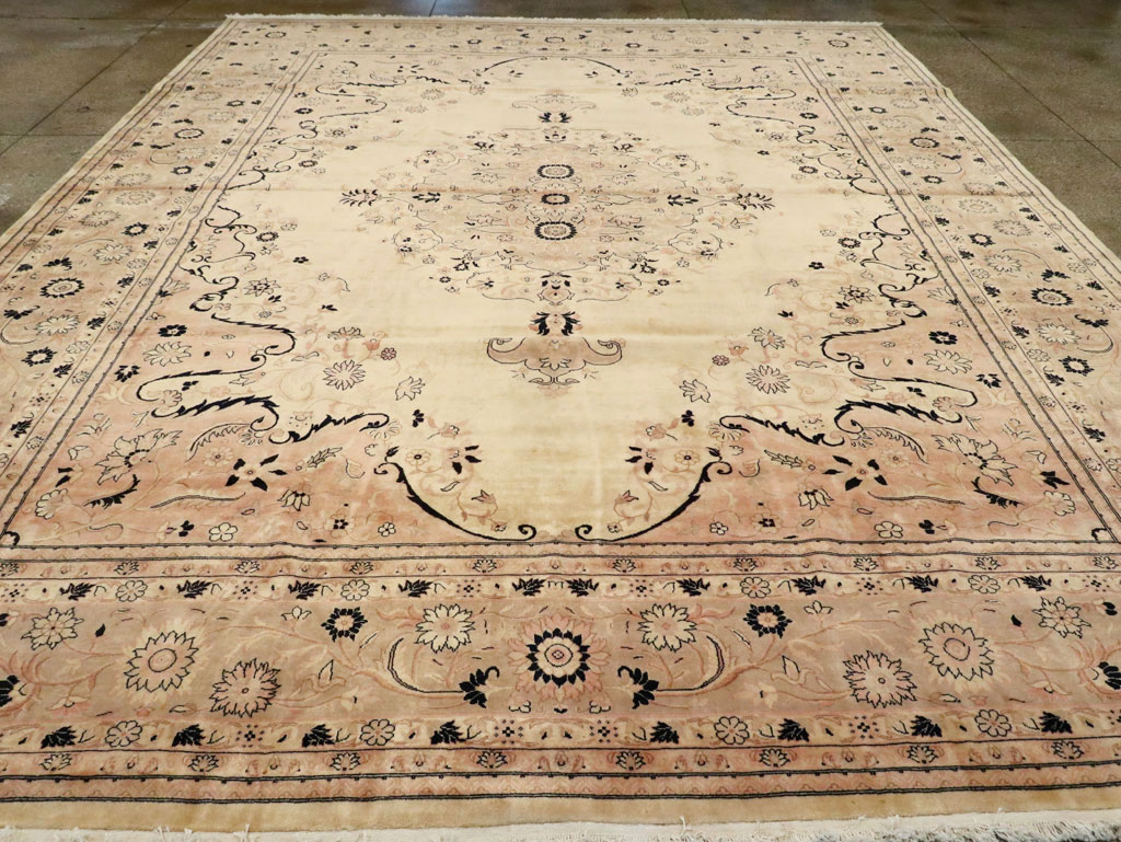 Antique Turkish Sivas Carpet, No.24322 - Galerie Shabab