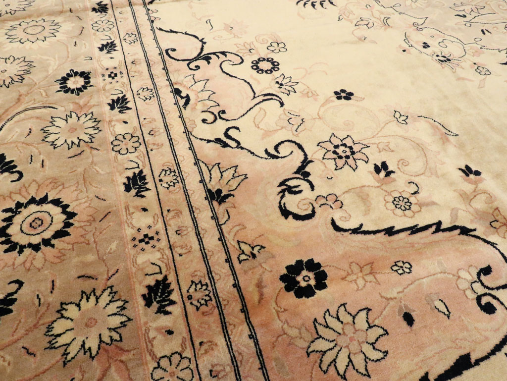 Antique Turkish Sivas Carpet, No.24322 - Galerie Shabab
