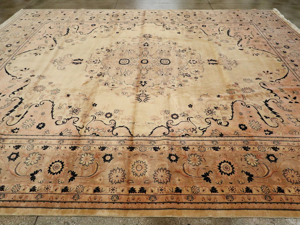 Antique Turkish Sivas Carpet, No.24322 - Galerie Shabab