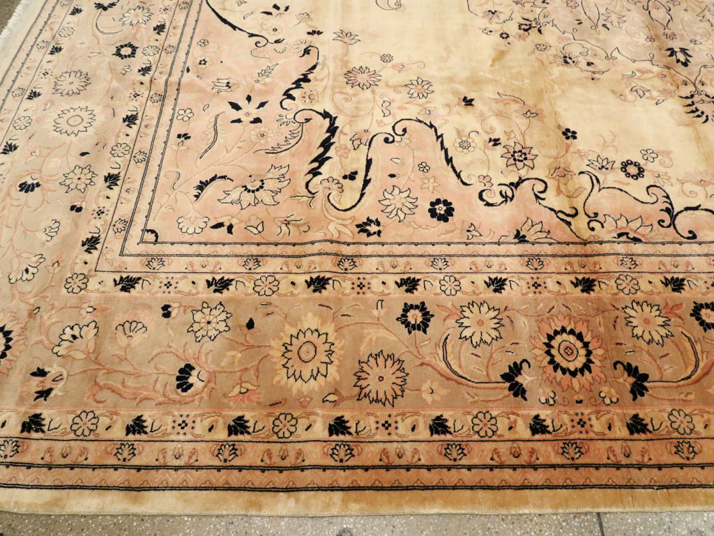 Antique Turkish Sivas Carpet, No.24322 - Galerie Shabab