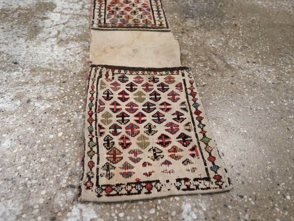 Vintage Persian Kilim Saddlebag (Khorjin), No.24355 - Galerie Shabab