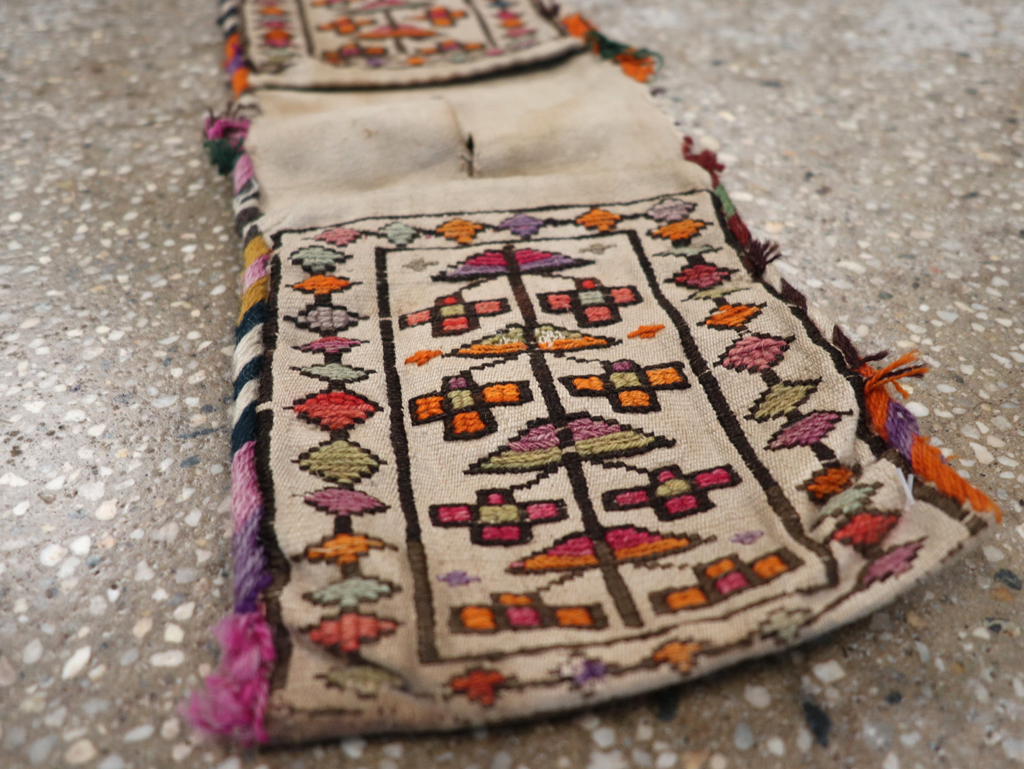 Vintage Persian Saddlebag (Khorjin), No.24357 - Galerie Shabab