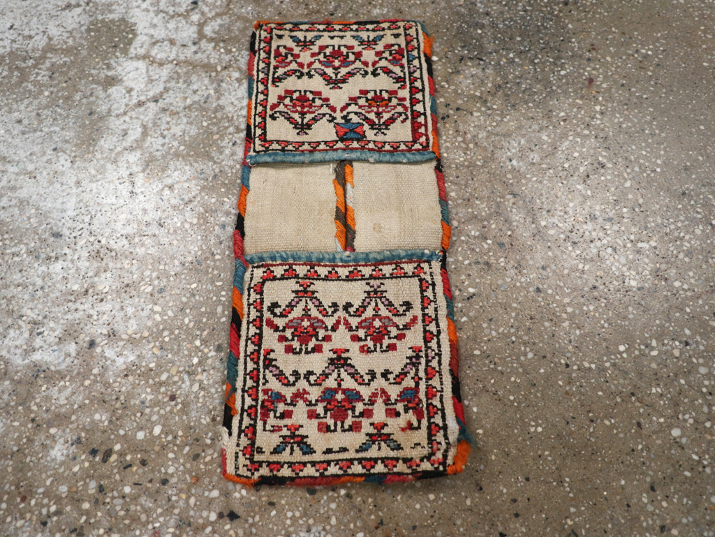Vintage Persian Kilim Saddlebag (Khorjin), No.24358 - Galerie Shabab