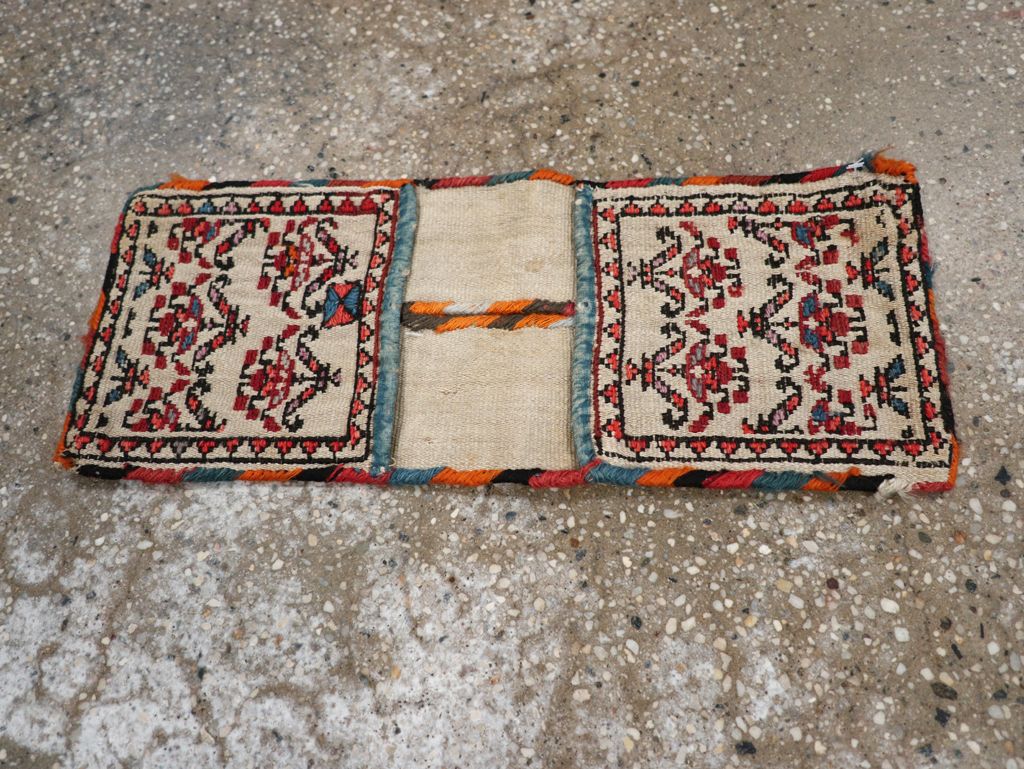 Vintage Persian Kilim Saddlebag (Khorjin), No.24358 - Galerie Shabab