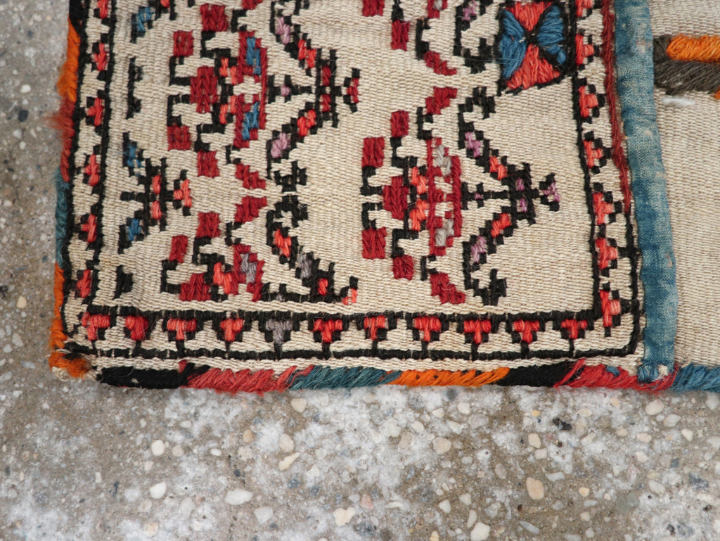 Vintage Persian Kilim Bag, No.24358 - Galerie Shabab