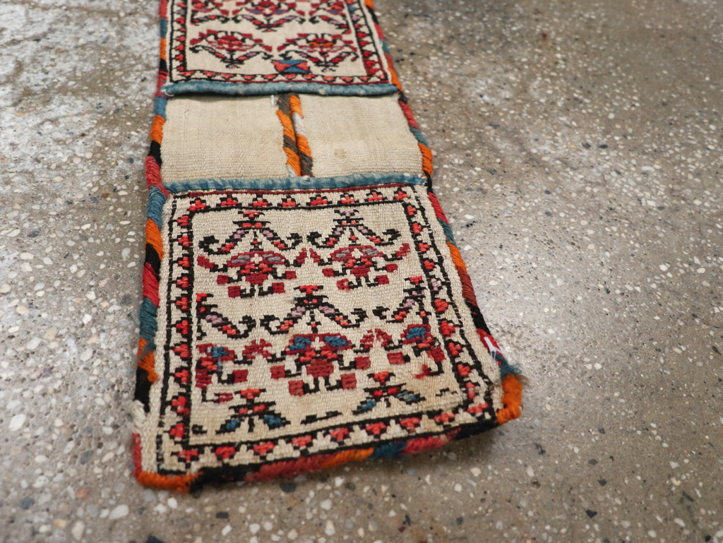 Vintage Persian Kilim Saddlebag (Khorjin), No.24358 - Galerie Shabab