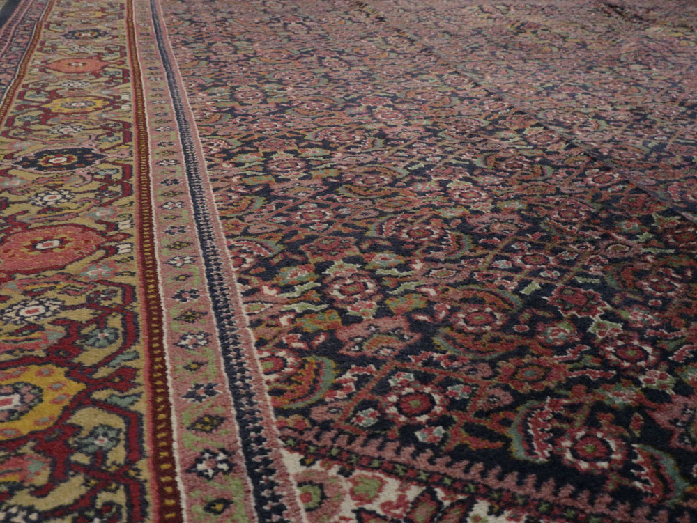 Antique Indian Lahore Carpet, No.24362 - Galerie Shabab