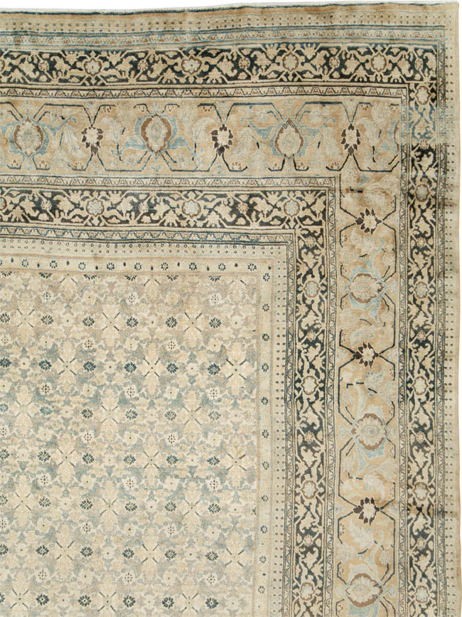 Antique Persian Dorokhsh Oversize Carpet, No.24373 - Galerie Shabab