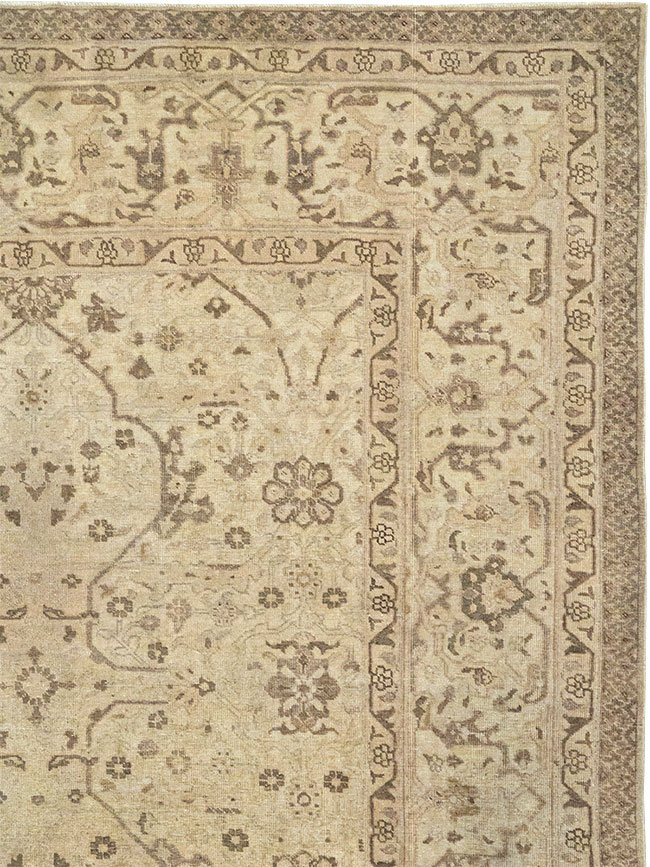 Antique Persian Tabriz Room Size Carpet, No.24379 - Galerie Shabab