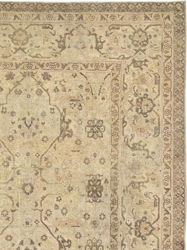 Antique Persian Tabriz Room Size Carpet, No.24379 - Galerie Shabab