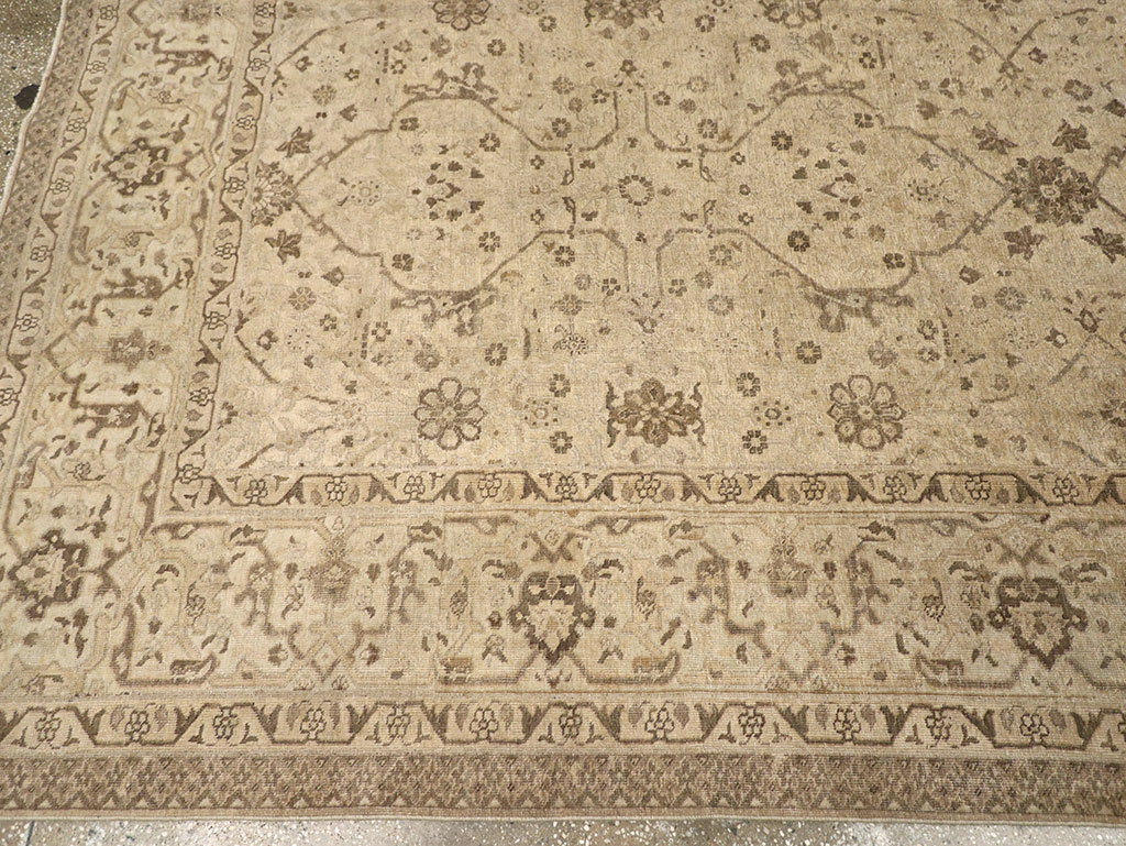 Antique Persian Tabriz Room Size Carpet, No.24379 - Galerie Shabab