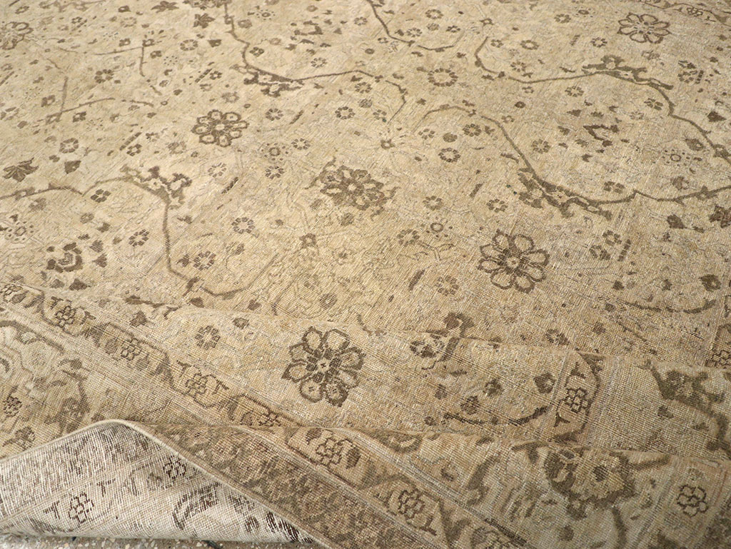 Antique Persian Tabriz Room Size Carpet, No.24379 - Galerie Shabab