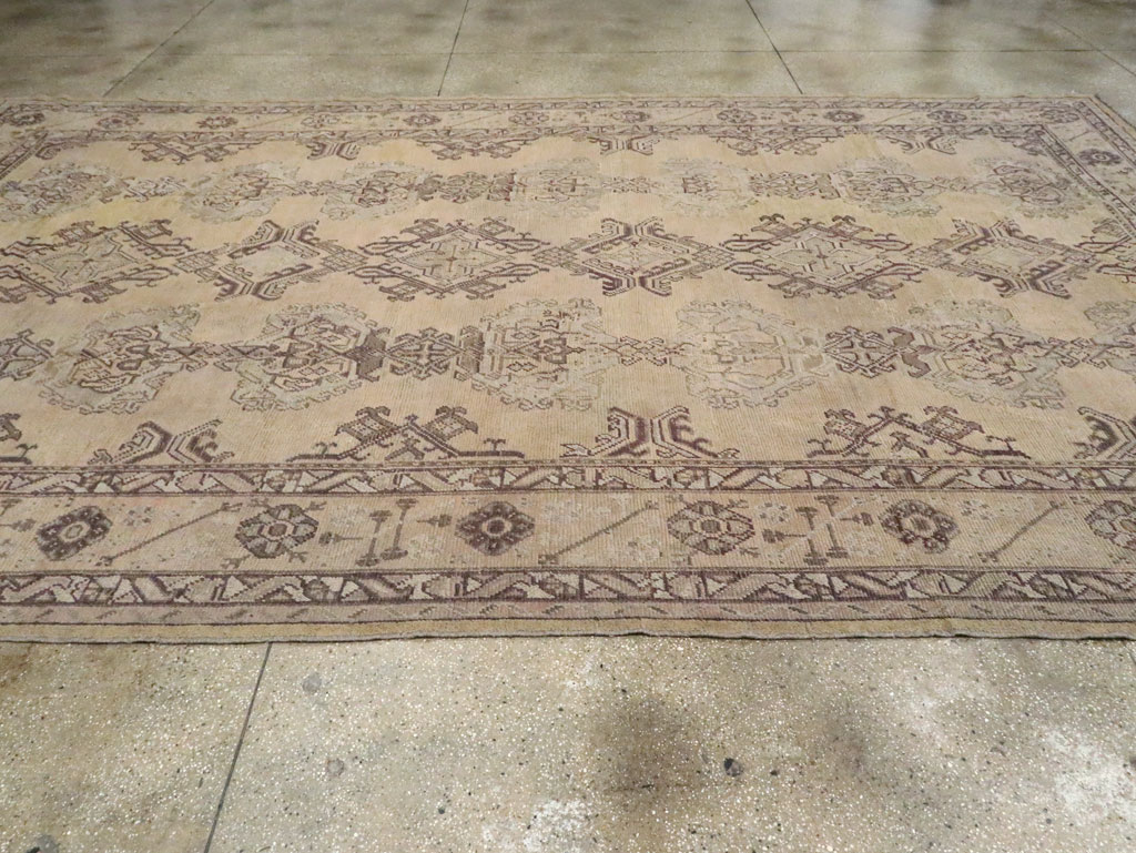Antique Turkish Oushak Rug, No.24396 - Galerie Shabab