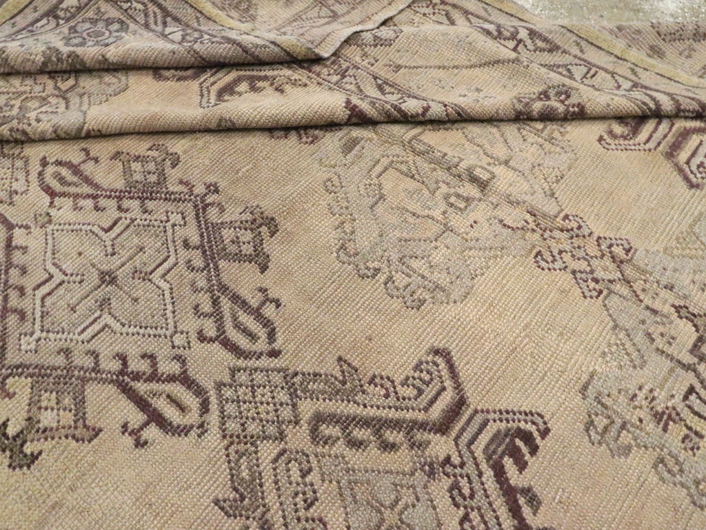 Antique Turkish Oushak Rug, No.24396 - Galerie Shabab