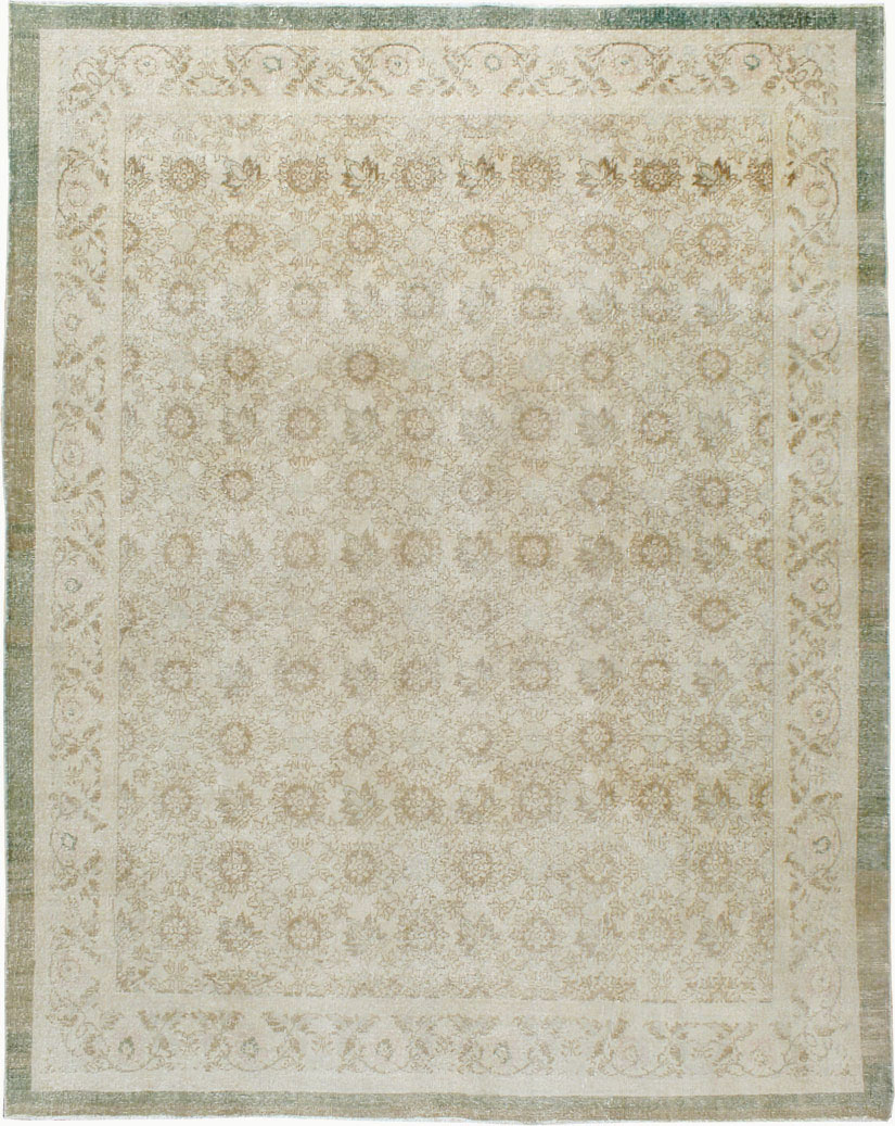 Vintage Turkish Sivas Distressed Rug, No.24401 - Galerie Shabab