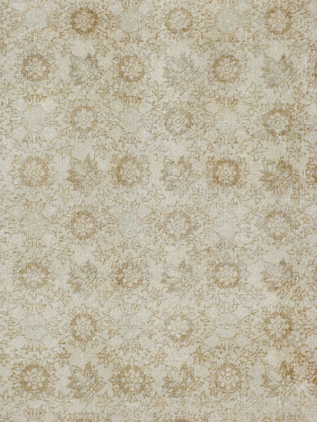 Vintage Turkish Sivas Distressed Rug, No.24401 - Galerie Shabab