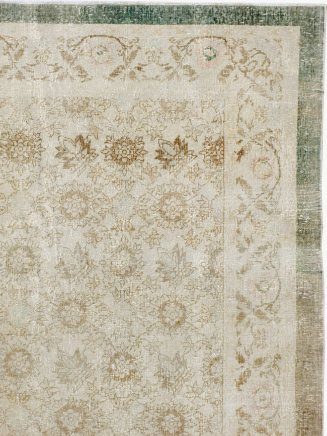 Vintage Turkish Sivas Distressed Rug, No.24401 - Galerie Shabab