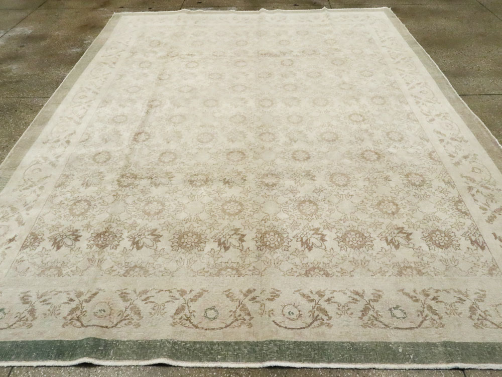 Vintage Turkish Sivas Distressed Rug, No.24401 - Galerie Shabab