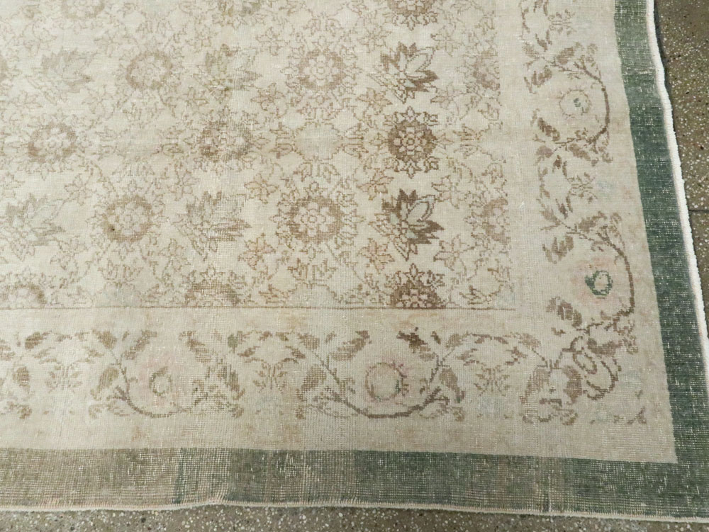 Vintage Turkish Sivas Distressed Rug, No.24401 - Galerie Shabab