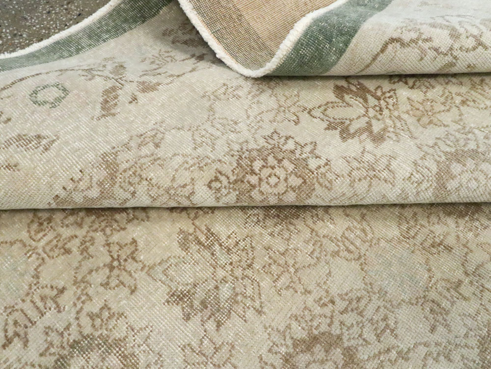 Vintage Turkish Sivas Distressed Rug, No.24401 - Galerie Shabab