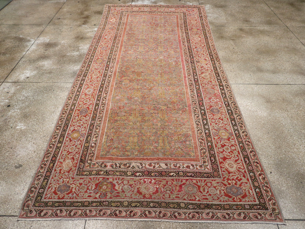 Antique Persian Mahal Gallery Carpet, No.24410 - Galerie Shabab