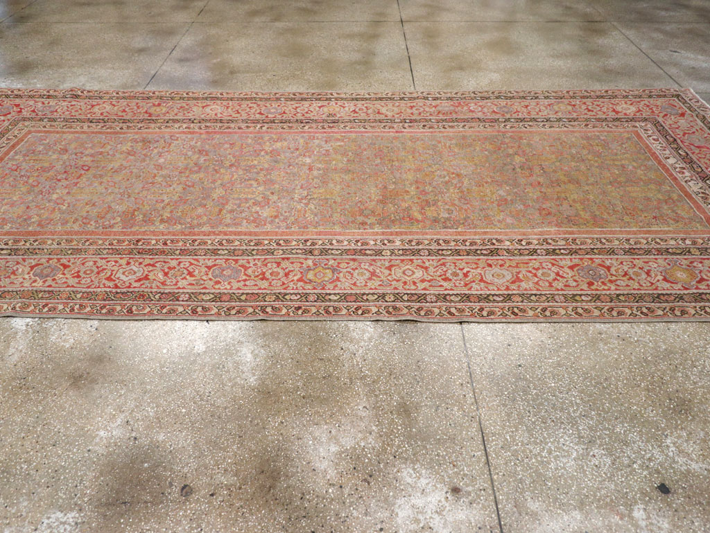 Antique Persian Mahal Gallery Carpet, No.24410 - Galerie Shabab