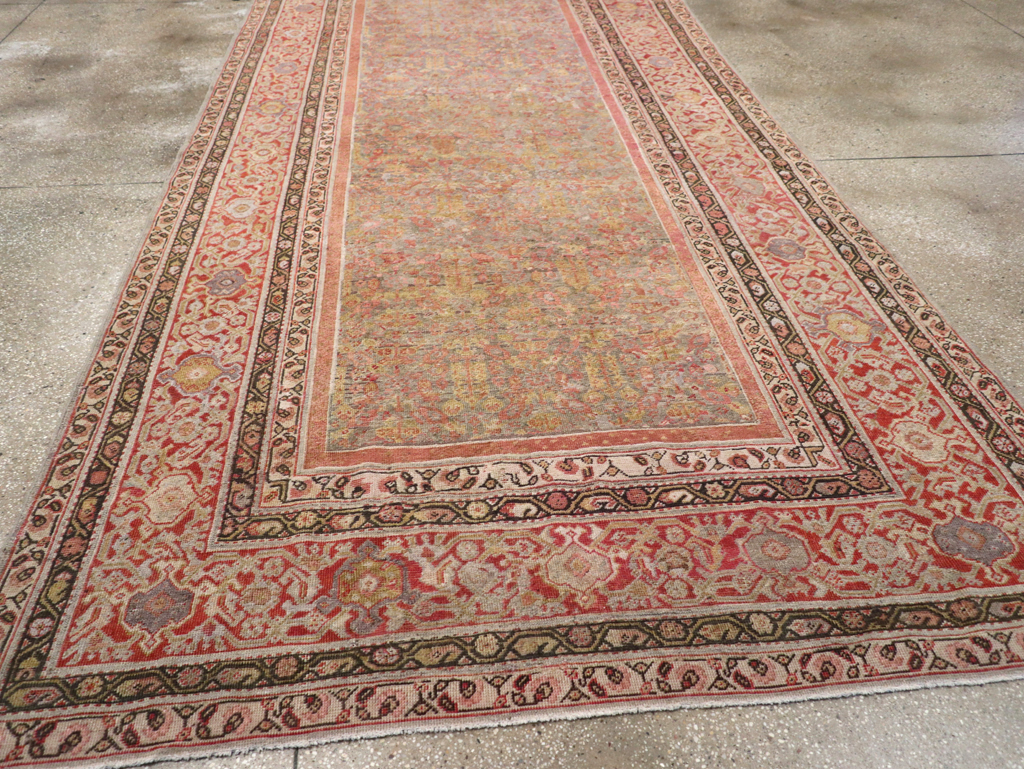 Antique Persian Mahal Gallery Carpet, No.24410 - Galerie Shabab