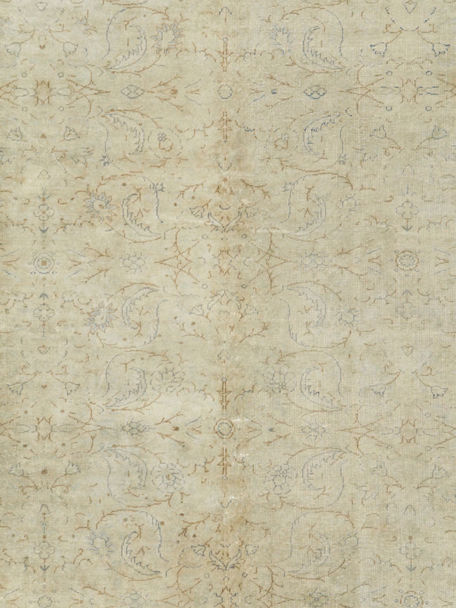Vintage Turkish Sivas Distressed Carpet, No.24414 - Galerie Shabab