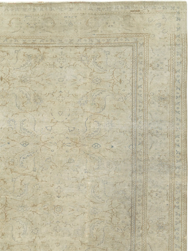 Vintage Turkish Sivas Distressed Carpet, No.24414 - Galerie Shabab