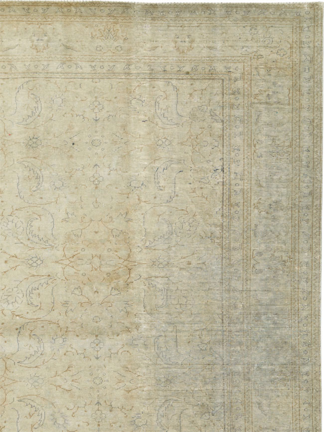 Vintage Turkish Sivas Distressed Carpet, No.24414 - Galerie Shabab