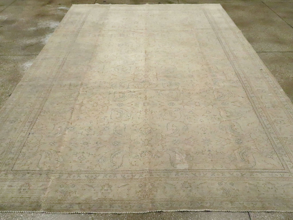 Vintage Turkish Sivas Distressed Carpet, No.24414 - Galerie Shabab