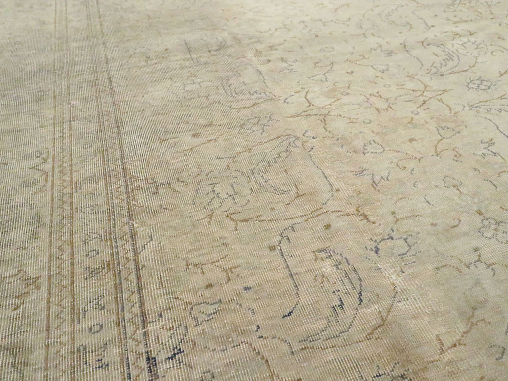 Vintage Turkish Sivas Distressed Carpet, No.24414 - Galerie Shabab