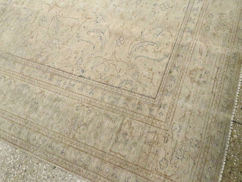 Vintage Turkish Sivas Distressed Carpet, No.24414 - Galerie Shabab