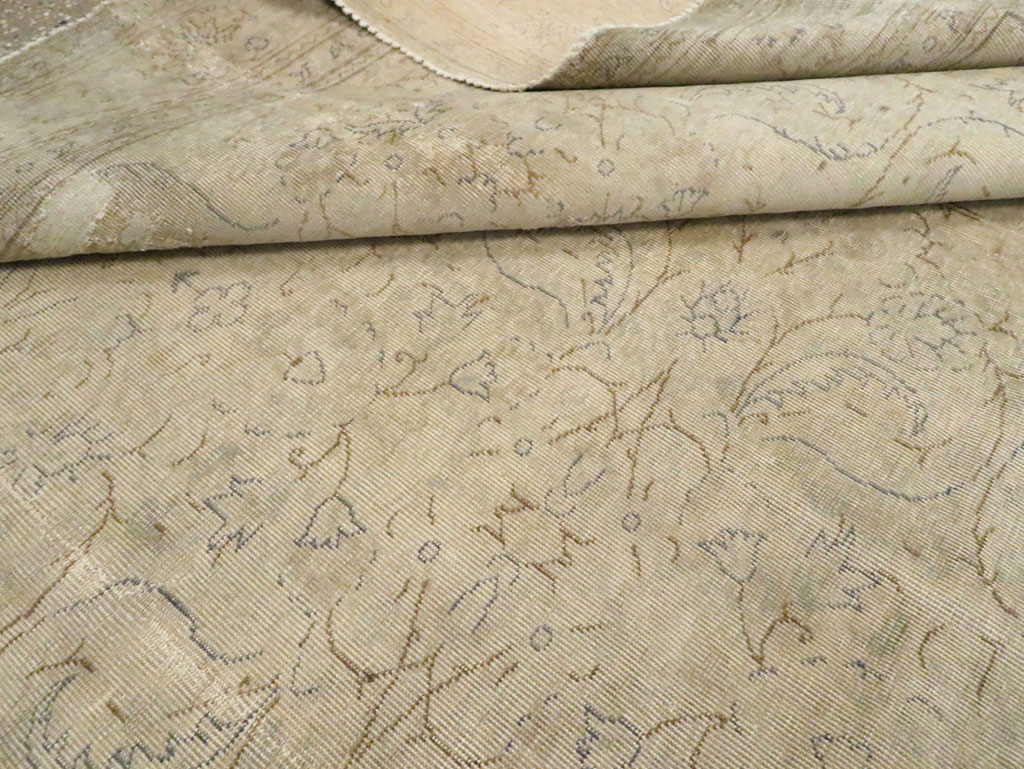 Vintage Turkish Sivas Distressed Carpet, No.24414 - Galerie Shabab