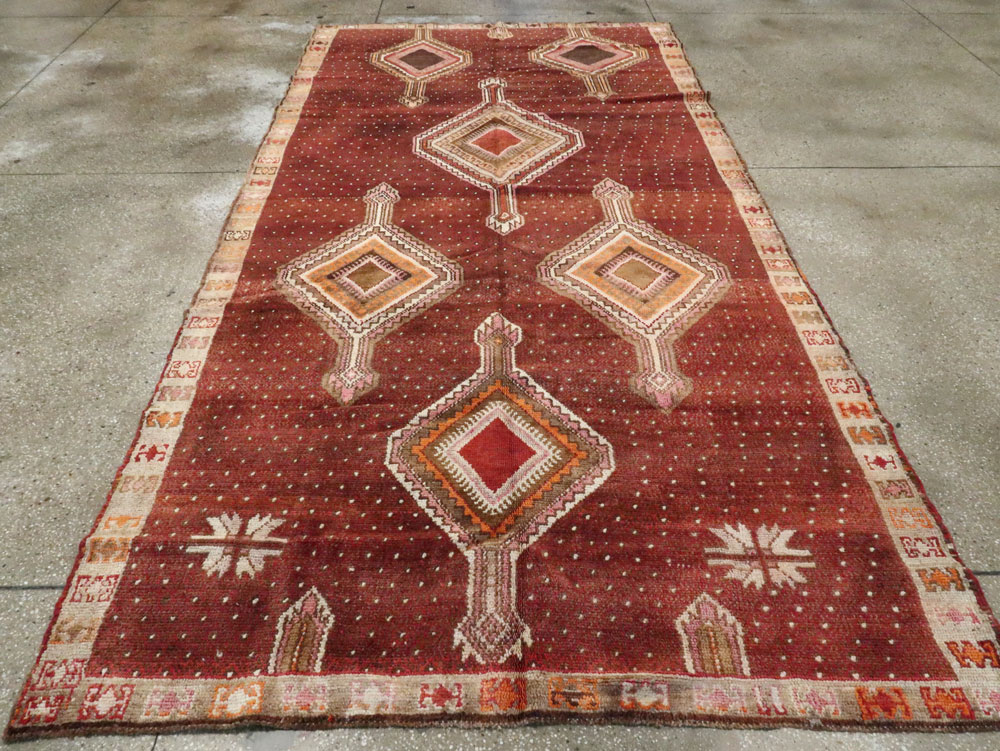 Vintage Turkish Anatolian Gallery Carpet, No.24418 - Galerie Shabab