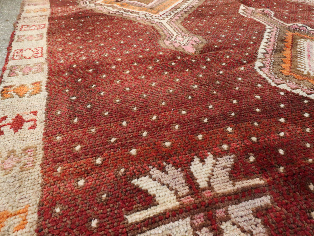 Vintage Turkish Anatolian Gallery Carpet, No.24418 - Galerie Shabab