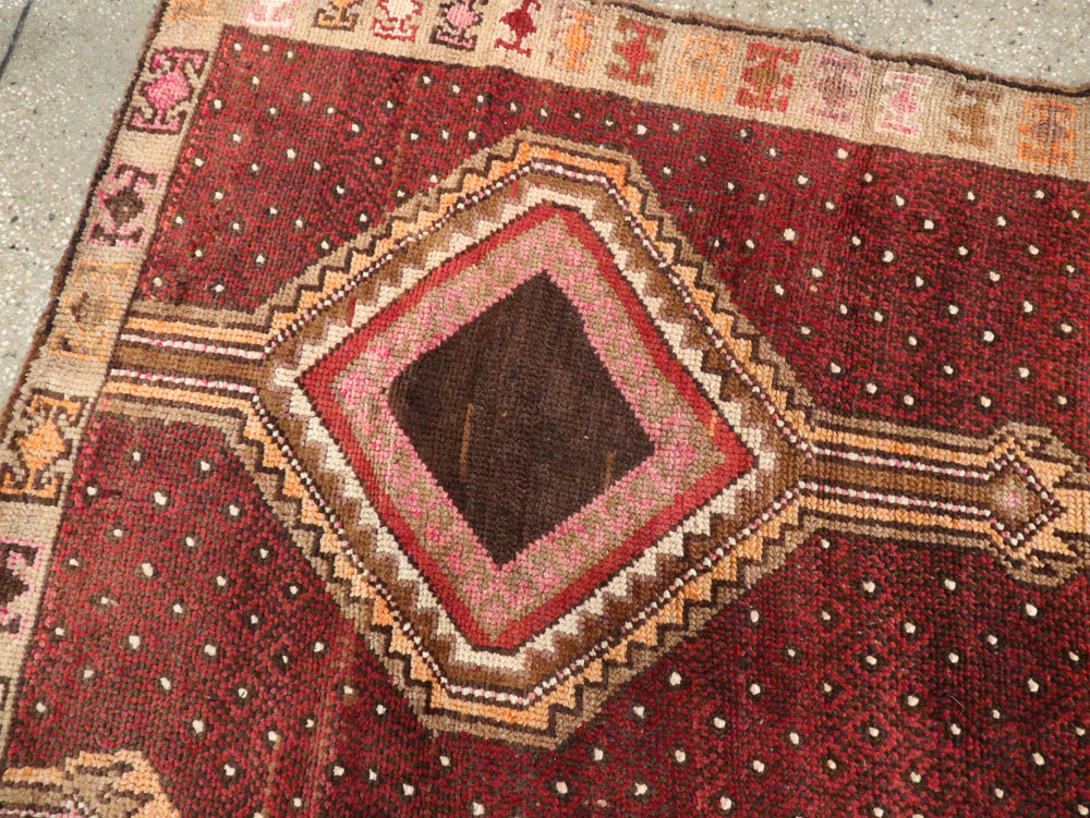 Vintage Turkish Anatolian Gallery Carpet, No.24418 - Galerie Shabab