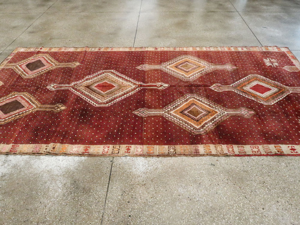 Vintage Turkish Anatolian Gallery Carpet, No.24418 - Galerie Shabab