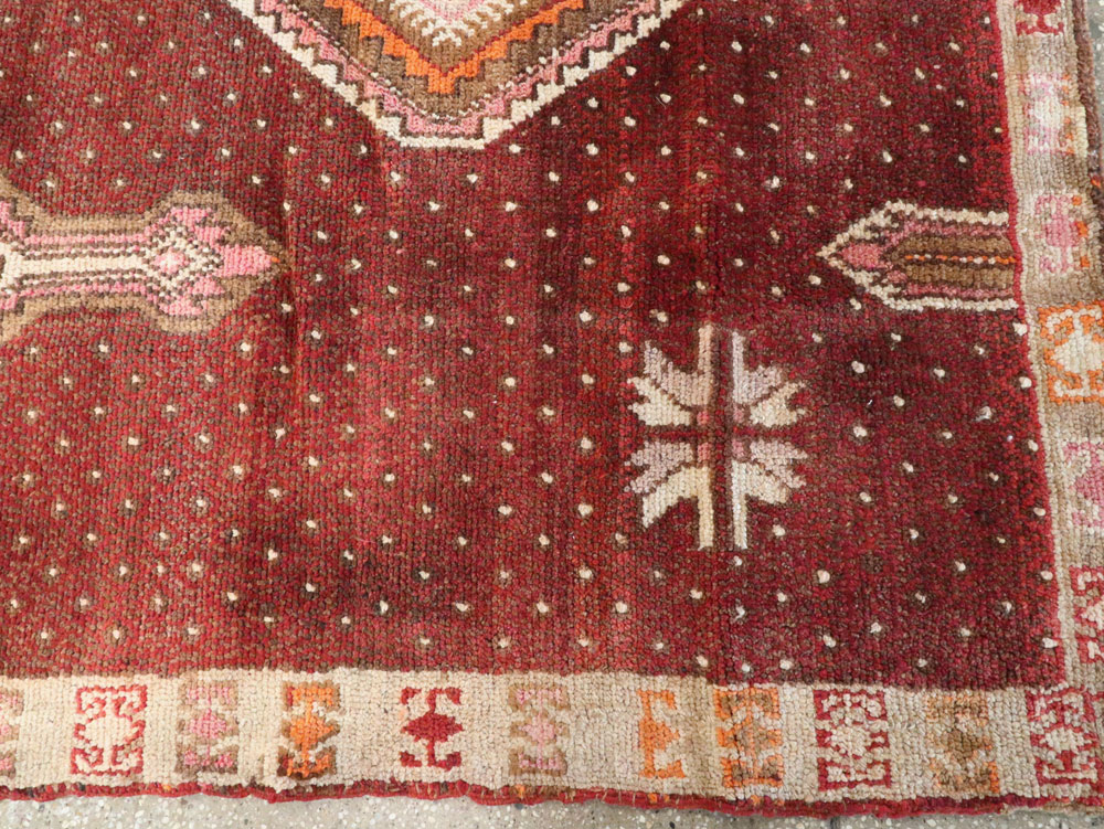 Vintage Turkish Anatolian Gallery Carpet, No.24418 - Galerie Shabab