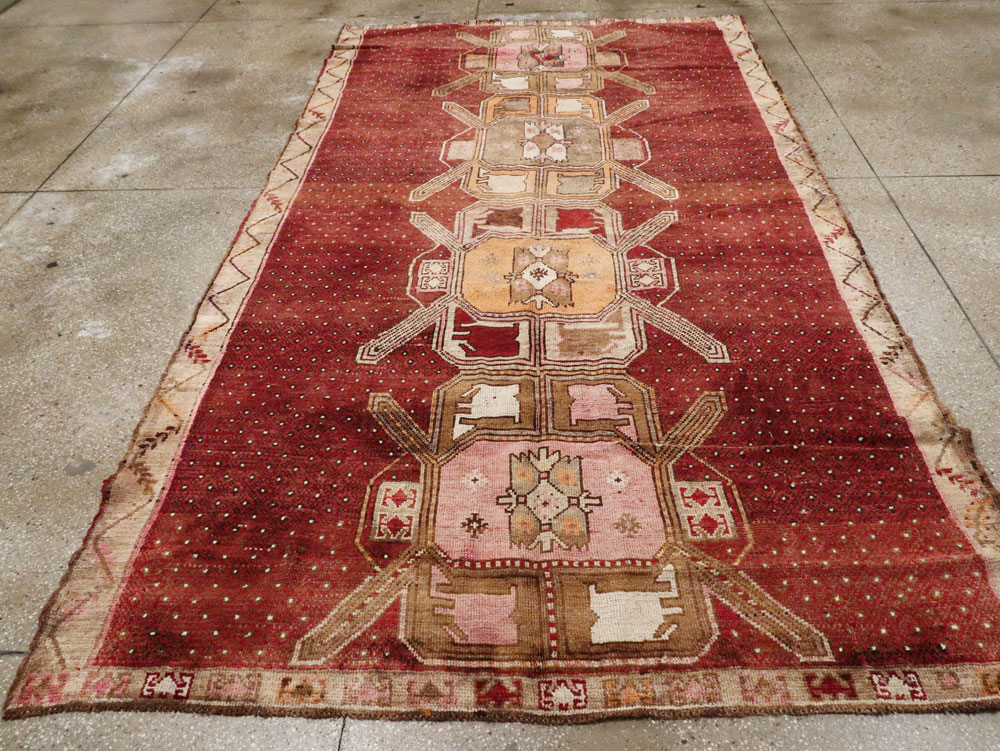 Vintage Turkish Anatolian Gallery Carpet, No.24423 - Galerie Shabab