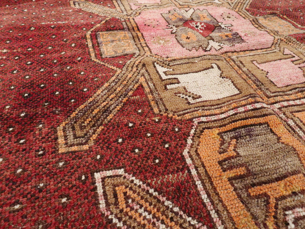 Vintage Turkish Anatolian Gallery Carpet, No.24423 - Galerie Shabab