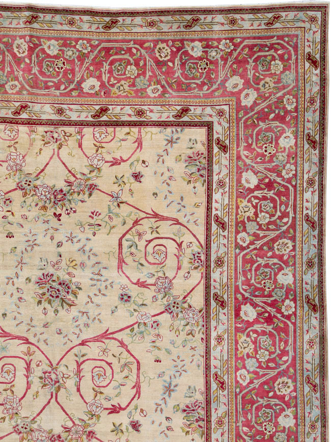 Antique Persian Sarouk Carpet, No.24433 - Galerie Shabab