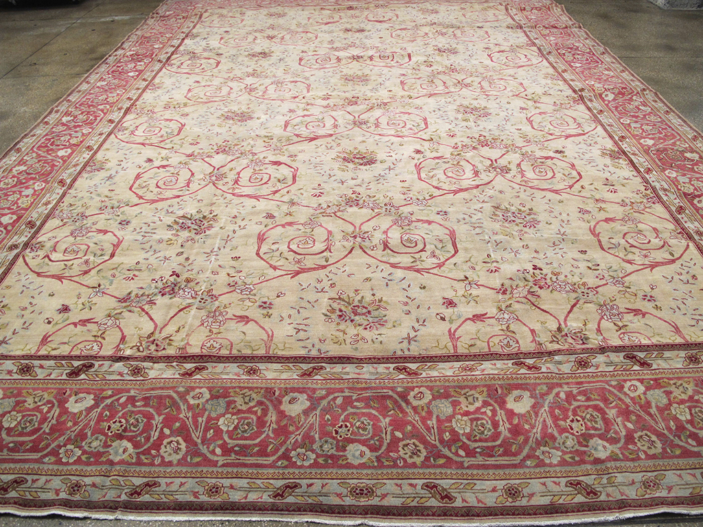 Antique Persian Sarouk Carpet, No.24433 - Galerie Shabab
