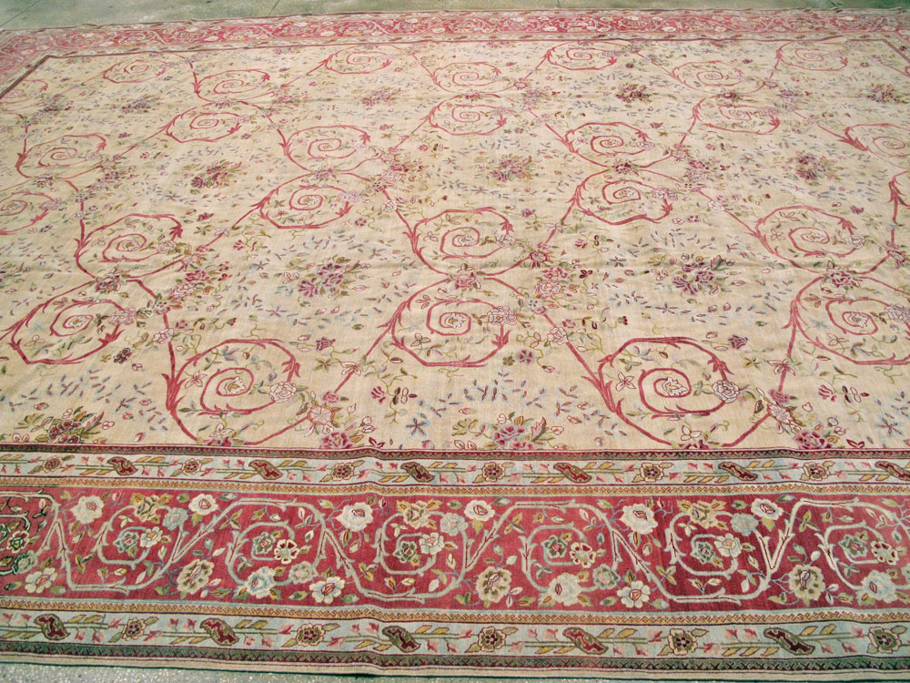 Antique Persian Sarouk Carpet, No.24433 - Galerie Shabab