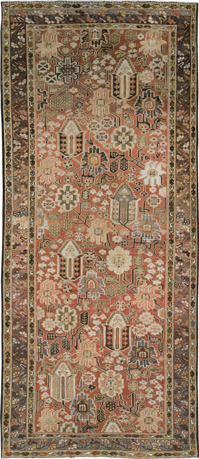 Antique Persian Bakhtiari Gallery Carpet, No.24455 - Galerie Shabab