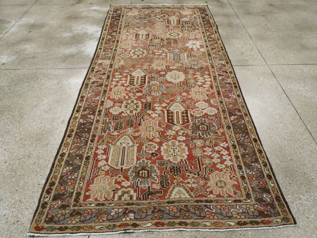 Antique Persian Bakhtiari Gallery Carpet, No.24455 - Galerie Shabab